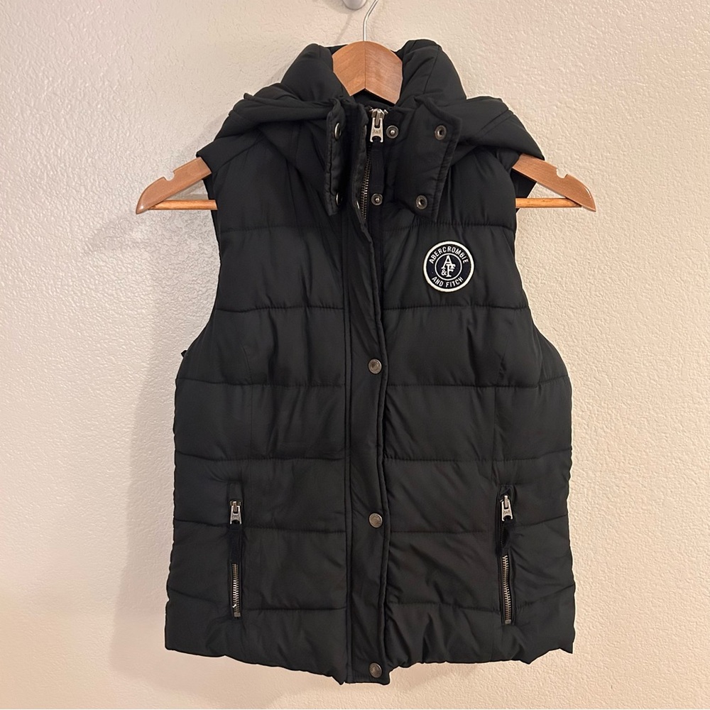 Black Abercrombie & Fitch puffer vest with hidden phone pocket
